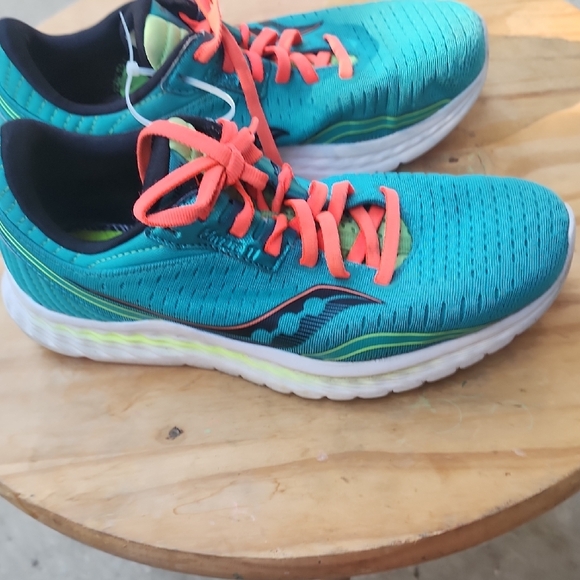 Saucony Kinvara 11 Aqua Sneakers with Coral Laces
